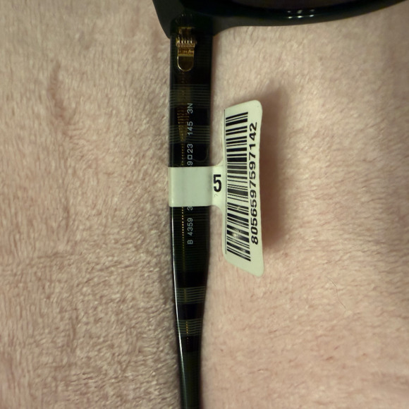 Burberry Sunglasses - Picture 5 of 6